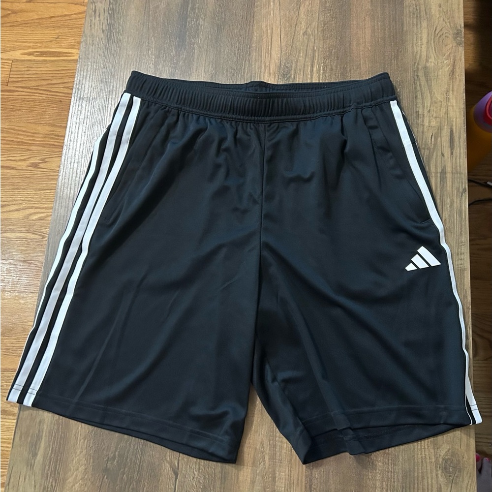 NWOT Men’s Adidas athletic shorts in a size Large